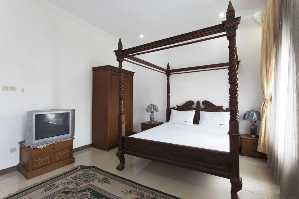Guest house Reddoorz @ Cibubur 2*