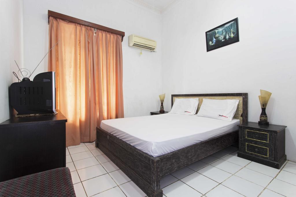 Guest house Reddoorz @ Cibubur 2*
