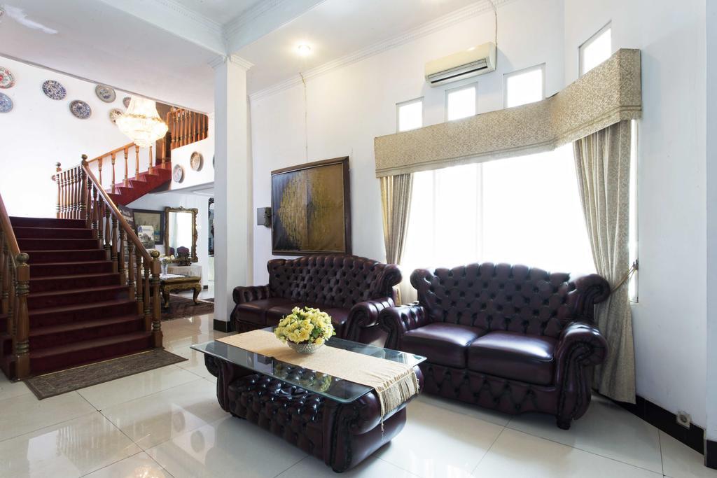 Guest house Reddoorz @ Cibubur Jakarta